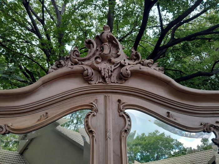 An Antique French Heavily Carved Oakd Two Door Armoire with Bevelled Mirrors and Four Shelves - Image 9