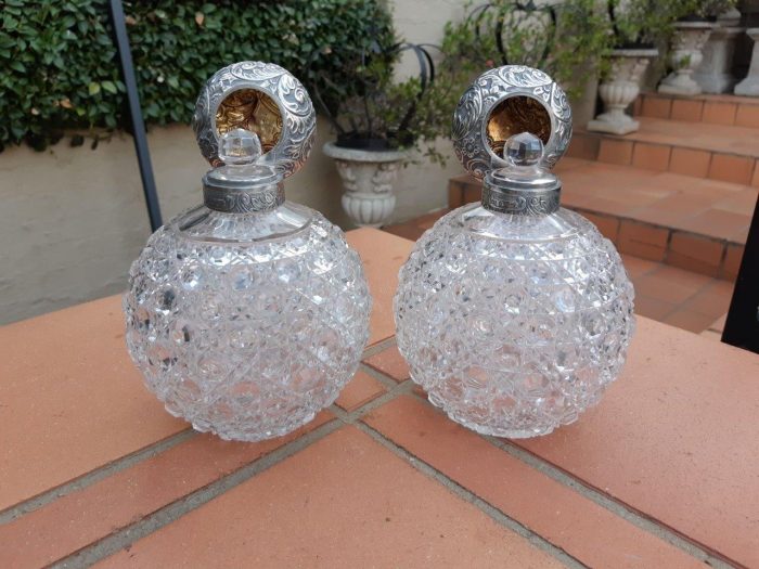 A Pair of Large Late Victorian Silver Mount Ladies Dressing Table Scent Bottles  Maker: Horton & Allday, Birmingham 1888 - Image 3