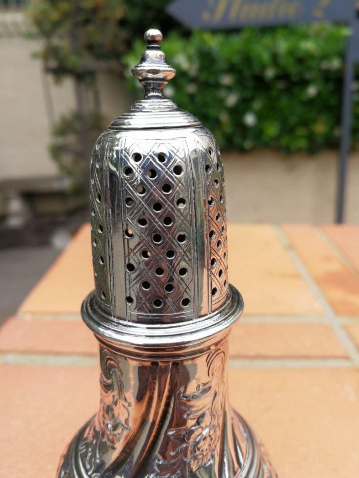 A Silver Castor Shaker By Albert Ernest Jones, London 1938 - Image 4