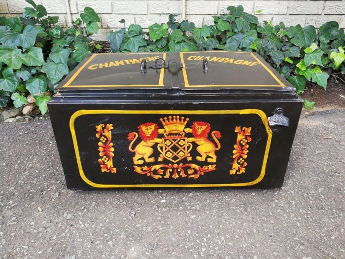 Antique Style Tin Cooler-Box Painted With Coat Of Arms