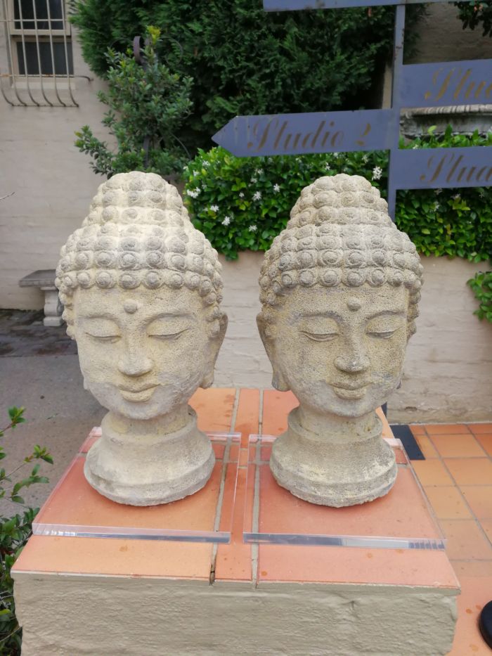 A Pair of 20th Century English Cast Stone Concrete Busts of Buddha On Perspex Bases ND - Image 3