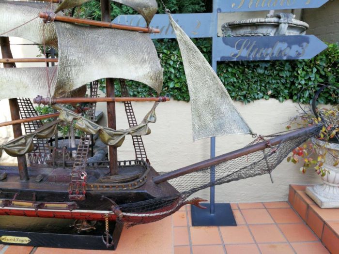 An Antique Style Spanish Ship Model: The Fragata Espanola - Image 4