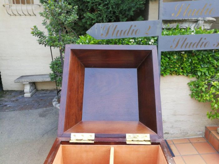 A 20th Century Victorian Style Mahogany Wine Box Made by The Bombay Company - Image 6