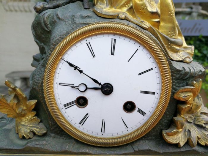 An Mid-19th Century French Gilt  Bronze Clock Complete With Pendulum And Key, Circa 1850s - Image 8