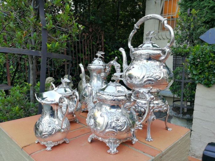 A Late 19th Century Electroplate Five Piece Tea Service - Image 4