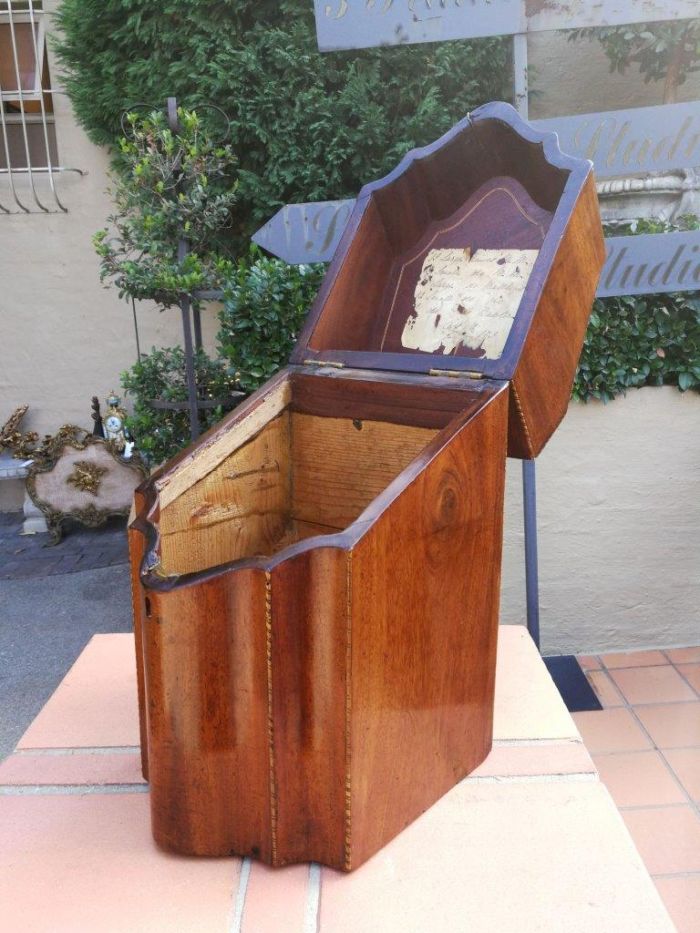 An 18th Century Walnut and Inlaid Knife Box. Interior missing - Image 5