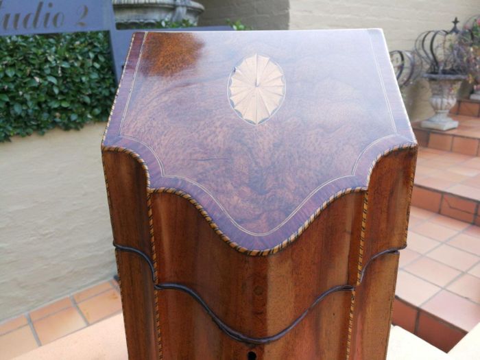 An 18th Century Walnut and Inlaid Knife Box. Interior missing - Image 7