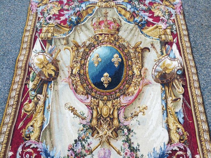 A French Woven Grandes Tapestry Woven Tapestry with Lining (The original pieces are at the Louvre and at the Versailles castle. The arms are those of the French Kingdom) - Image 6