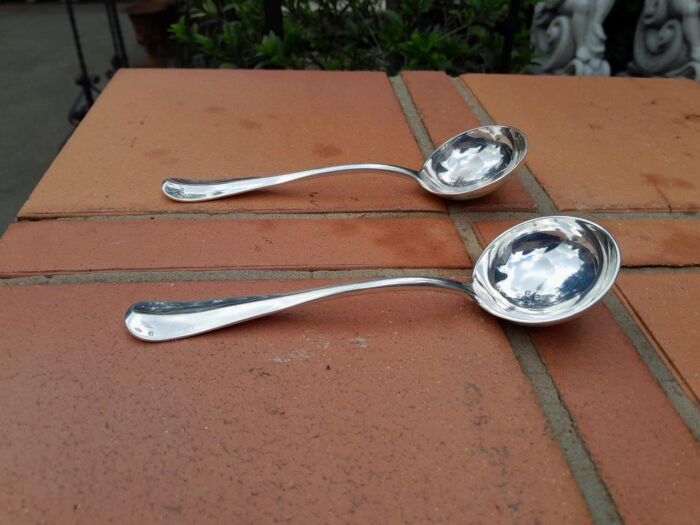 An Antique 19th Century English Victorian Pair of Sauce Ladles - Image 3