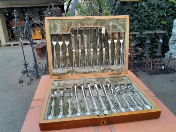 An Antique 20th Century Circa Early 1900s Twelve Place Fruit Cutlery Set in Walnut Canteen