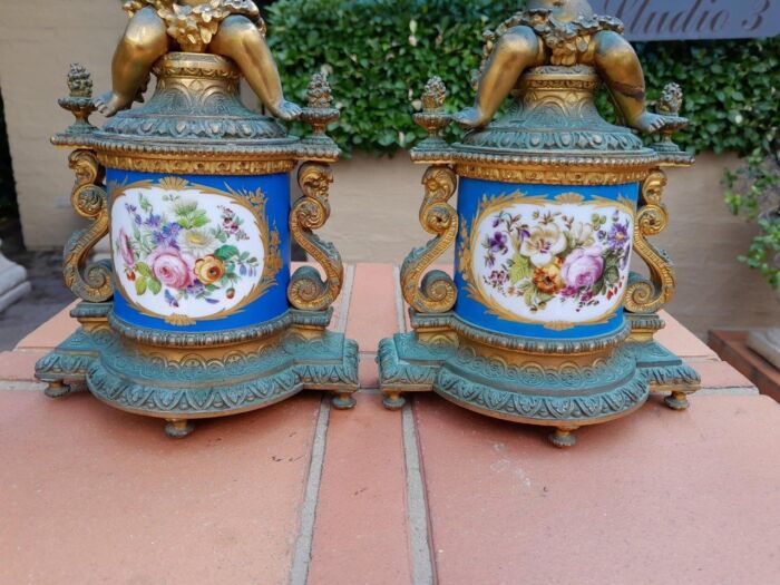 A 20th Century French Porcelain Cock Garniture Set (Three Piece) - Image 10