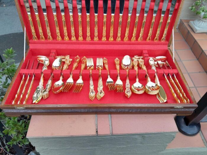 A 20th Century Twelve Place 24Karat Hard Gold Plated  Cutlery set in Canteen - Image 4