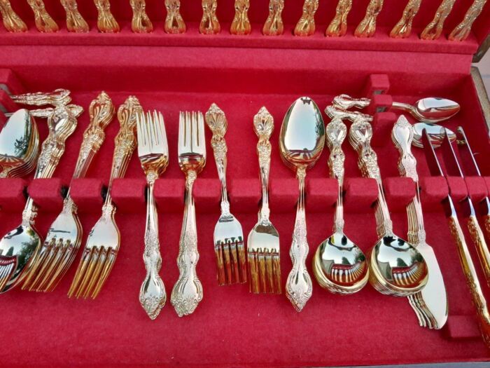 A 20th Century Twelve Place 24Karat Hard Gold Plated  Cutlery set in Canteen - Image 6