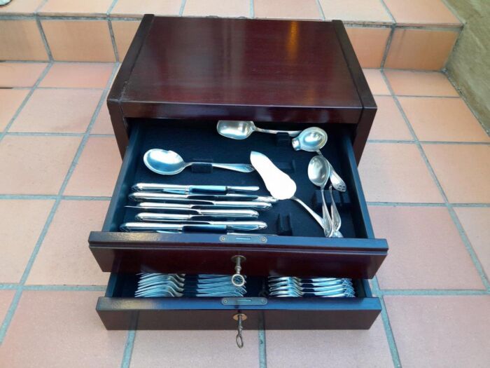 A 20th Century Silver-Plate Six Place Cutlery Set in Canteen with Two Keys by f Robert & Belk