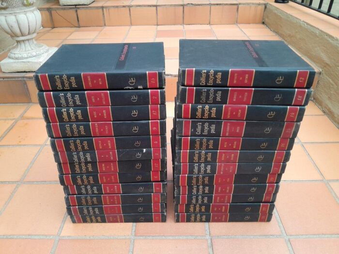 A 20TH Century Colliers Full Set of Encyclopedia of  Twenty Four (24) Books - Image 3