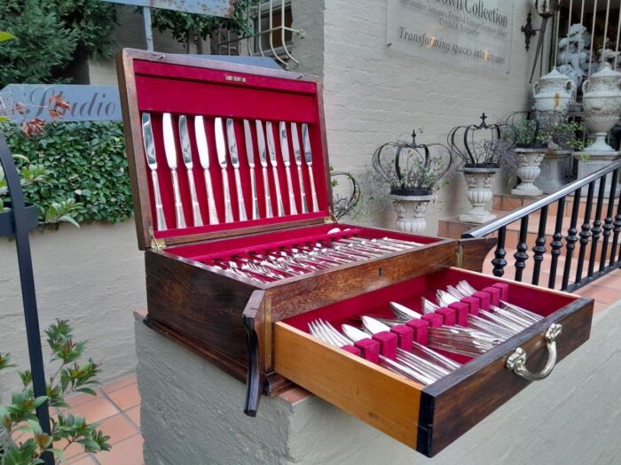 A 115 Piece Sheffield Silver Plate Angora Twelve Place Cutlery Set Comprising  of One Hundred and Fifteen (115) Pieces in a Canteen - Image 2