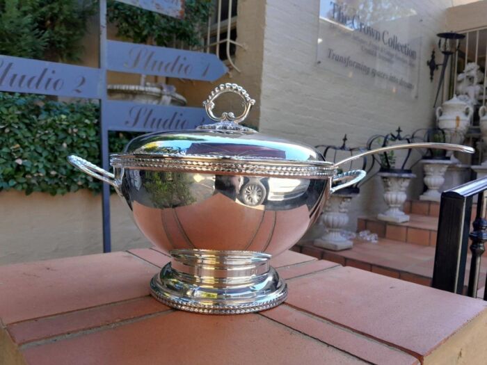 A 20th Century Georgian Style Silver Plated Tureen With Handles And Ladle - Image 2