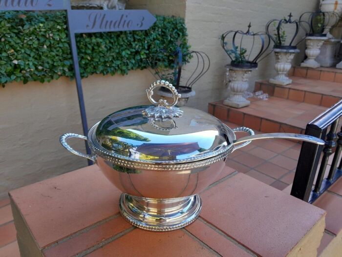 A 20th Century Georgian Style Silver Plated Tureen With Handles And Ladle - Image 3