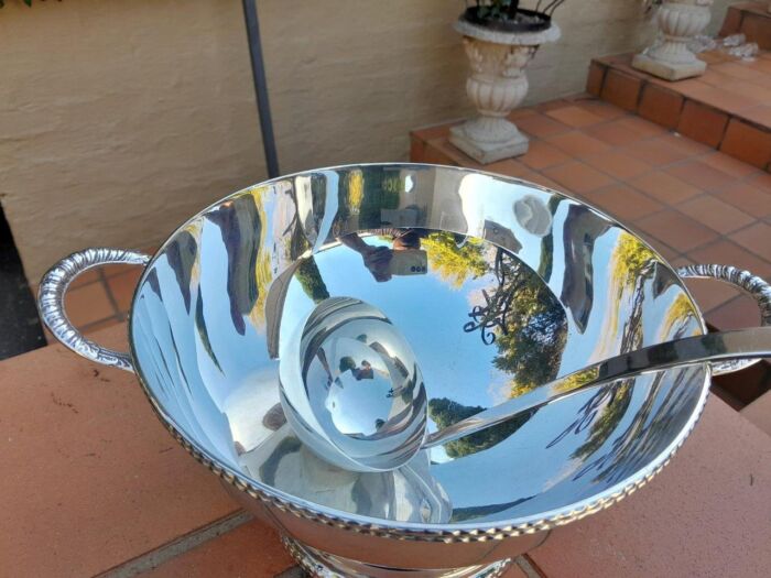 A 20th Century Georgian Style Silver Plated Tureen With Handles And Ladle - Image 6