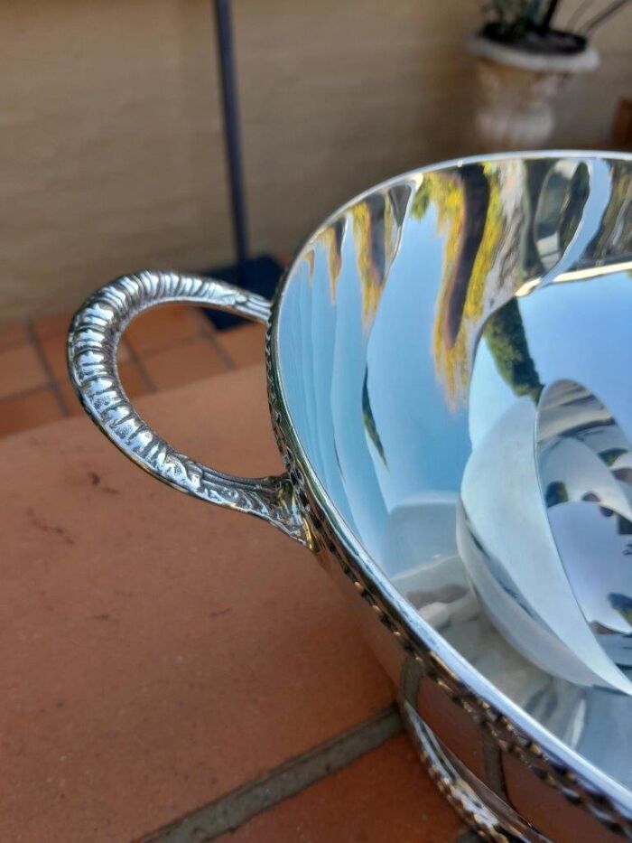 A 20th Century Georgian Style Silver Plated Tureen With Handles And Ladle - Image 7