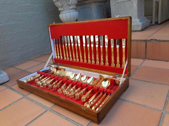 A Canteen Of 24kt 12 Place Ornately Gold Plated Stainless Steel Cutlery Set - Image 3