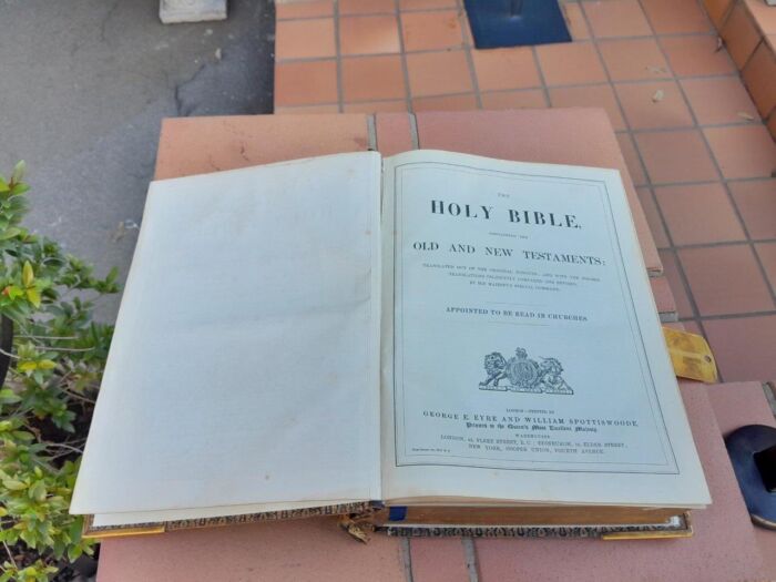 A 19th Century Bible With Old And New Testament With Gilt Tooled Leather And  Clasp - Image 8